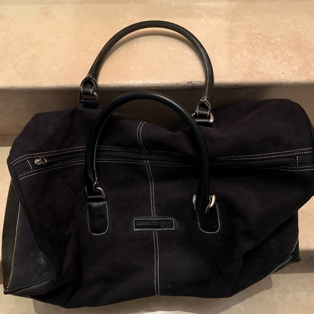 KENNETH COLE. Black Duffle Bag. Microfiber. Carry on. Overnight. Weekend.